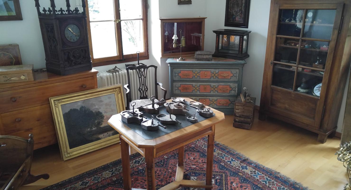 Mr. Olivier Comte - Second-Hand-Kleidung in Genf