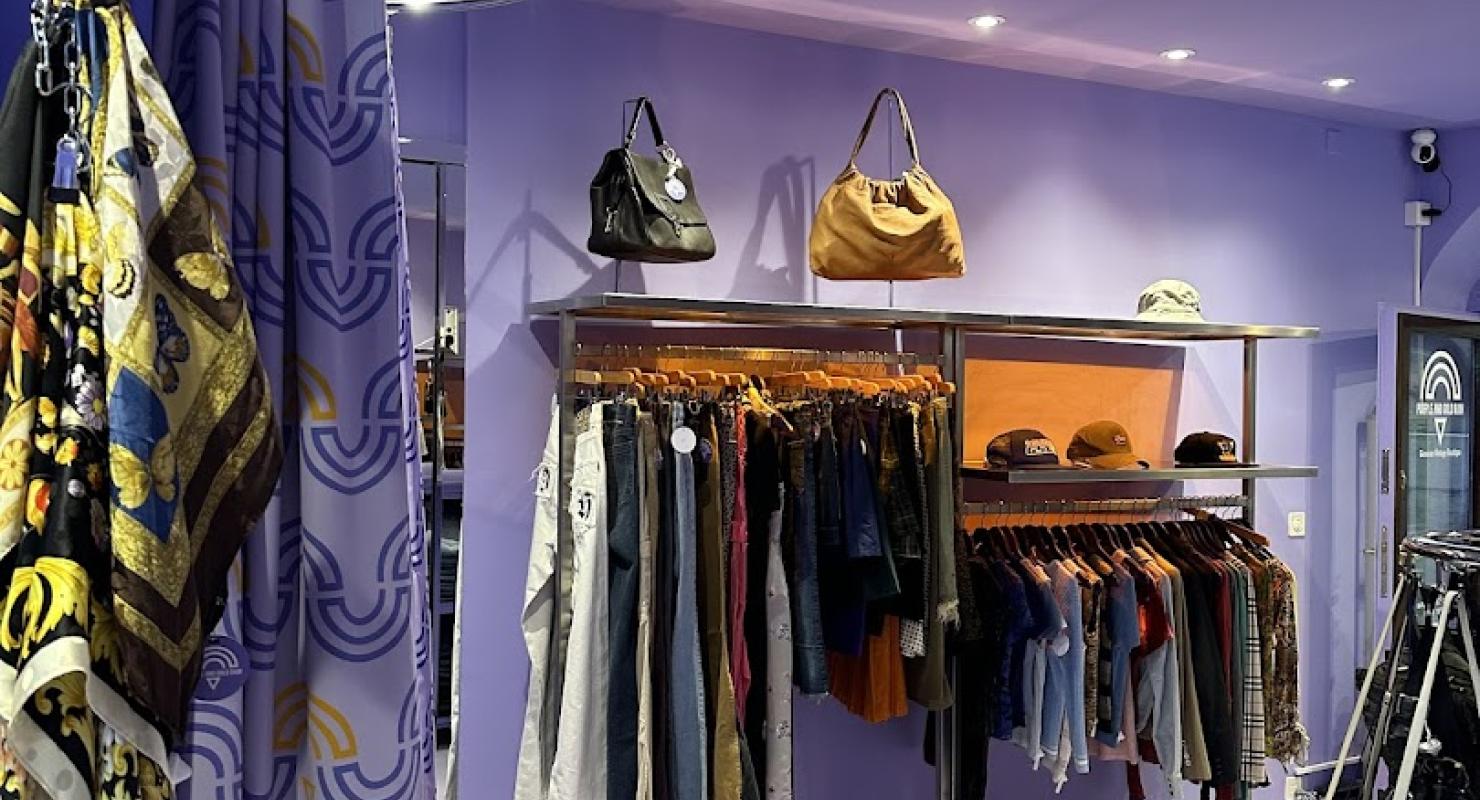 PURPLE AND GOLD RAIN Genevan Vintage Boutique - Friperie - Vêtements de seconde main in Genève