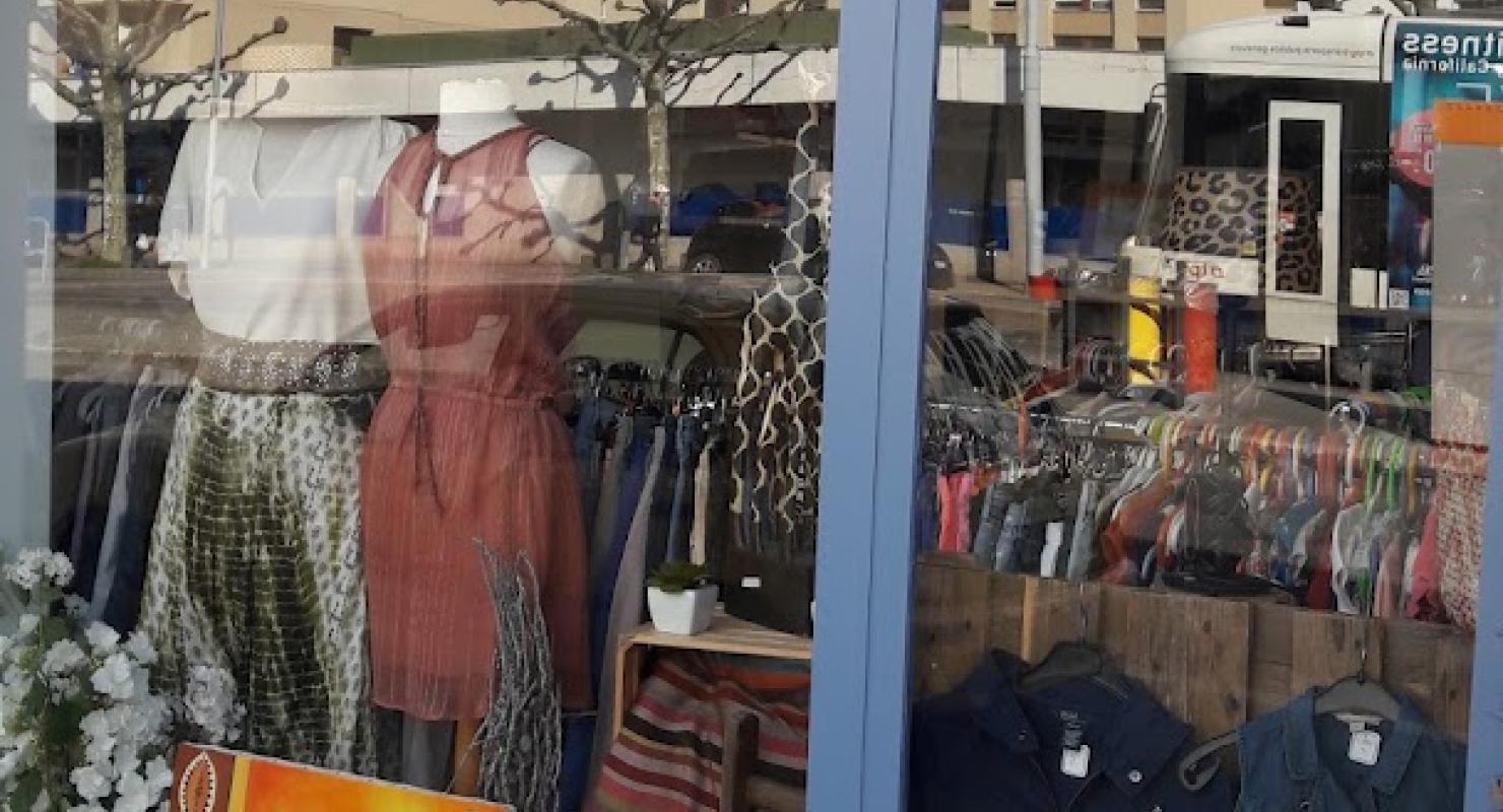 Boom... impulsion hommes,femmes, enfants, brocante, - Second-hand Clothing in Geneva