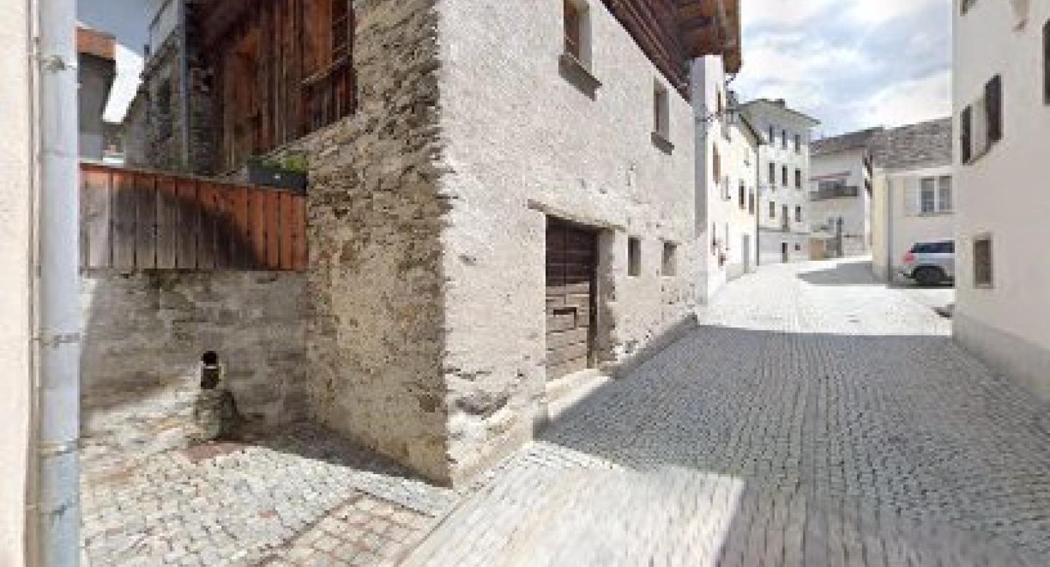 Roland Nass Schuhmacher - Second-Hand-Kleidung in Graubünden