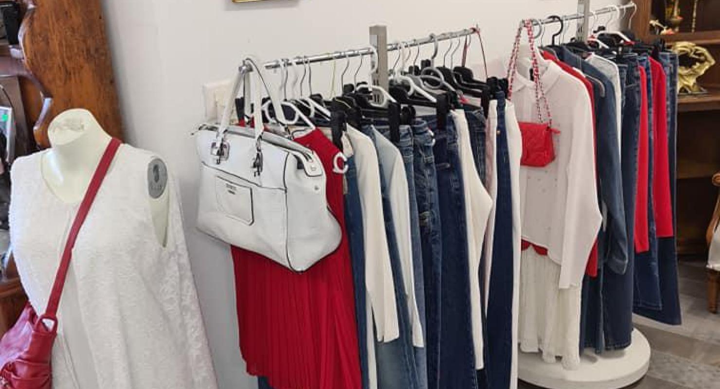 Couleur sépia - Vêtements de seconde main in Valais