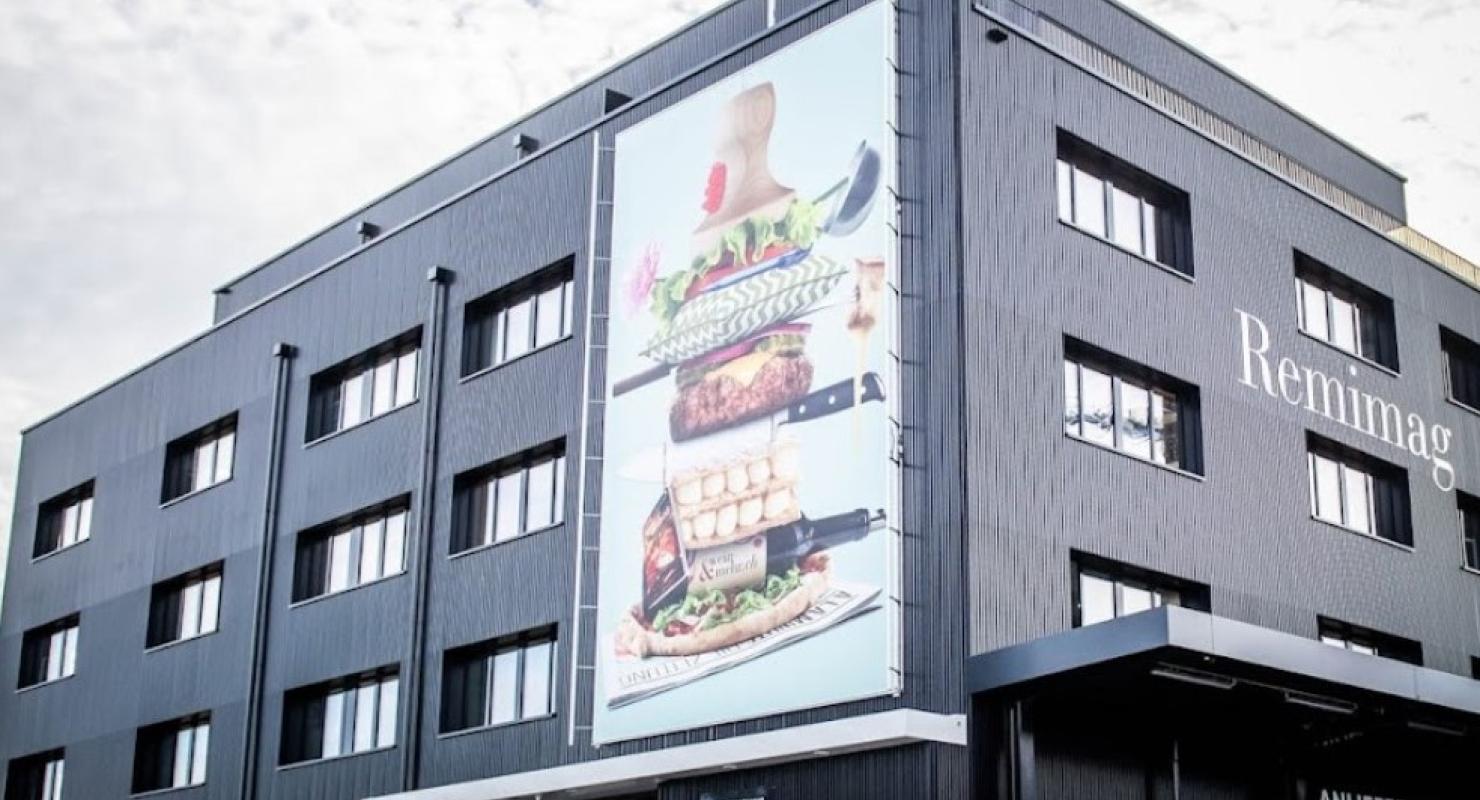 Rölli Auktionen & Philatelie AG - Second-Hand-Kleidung in Luzern