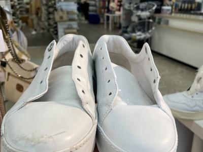 Dr. Sneakers & Shoes Lausanne - Second-Hand-Kleidung in Waadt