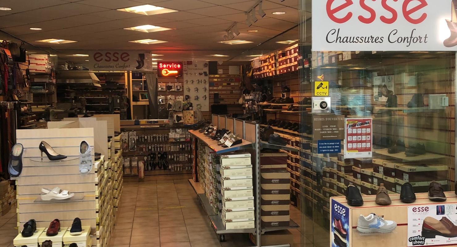 Cordonnerie de la Croix - Blanche - Vêtements de seconde main in Vaud