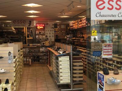 Cordonnerie de la Croix - Blanche - Vêtements de seconde main en Vaud