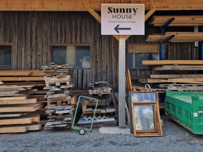 Sunny House Showroom Vintage - Concept Store - Second-Hand-Kleidung in Waadt