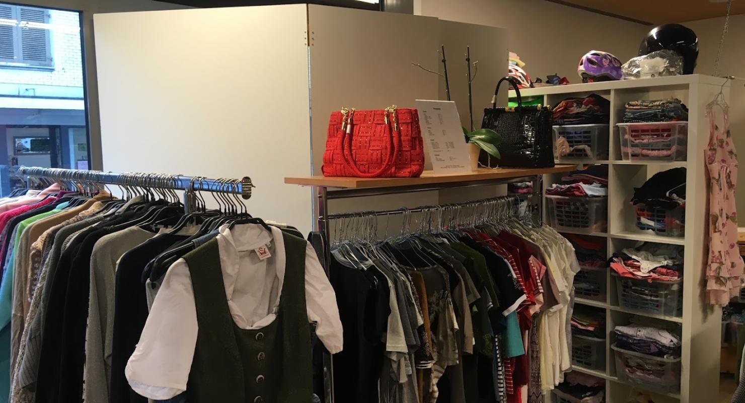 Second Hand Shop skirt + Co. Book Store Ägeri - Vêtements de seconde main in Zoug