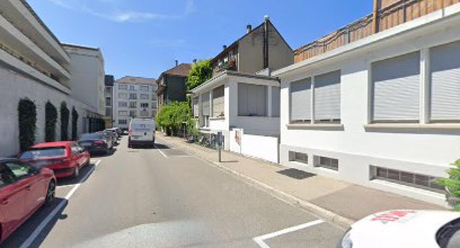 Mrs. Rachel Ghazarian Schneiderei - Upcycling-Mode in Bern