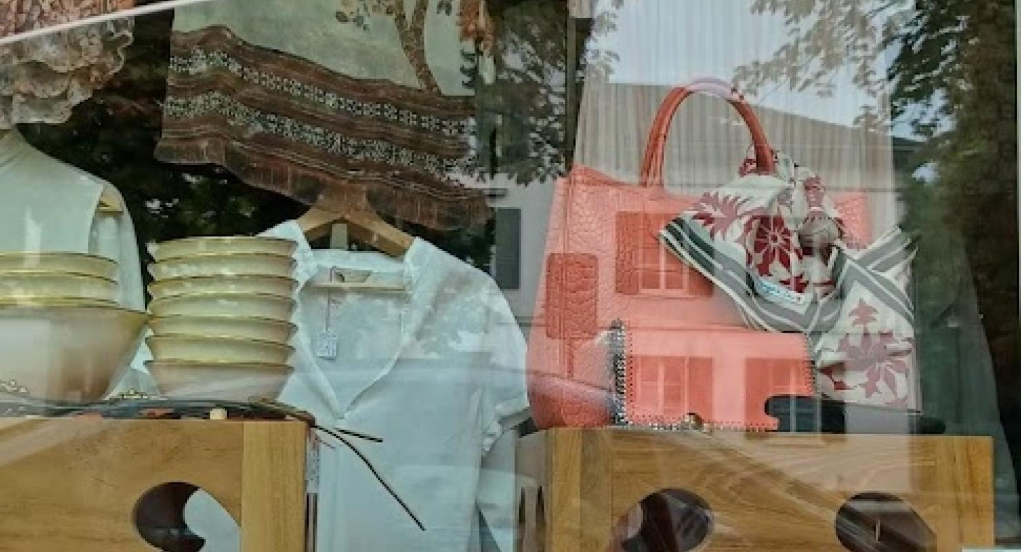 Pure Jade GmbH - Abbigliamento di seconda mano in Zurigo