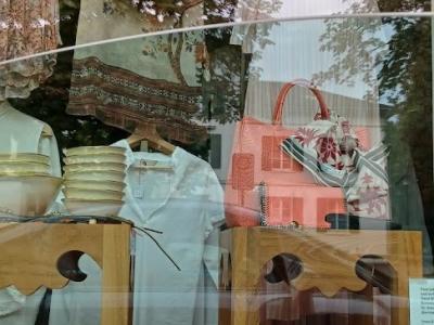 Pure Jade GmbH - Abbigliamento di seconda mano in Zurigo