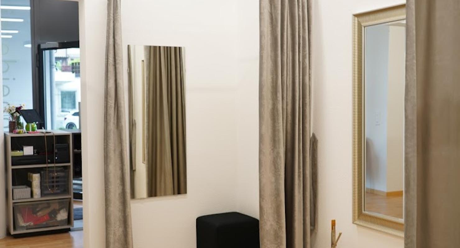 Kleideränderungen Lisa Rinaldi - Riparazione e modifica in Zurigo