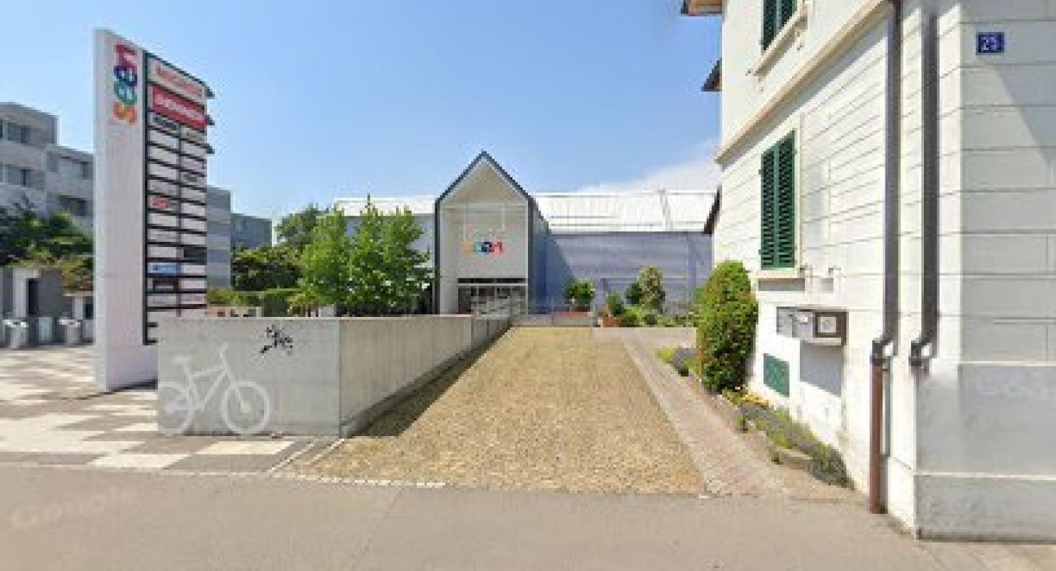 Schuhreparaturen u. Schlüssel - Abbigliamento di seconda mano in Zurigo