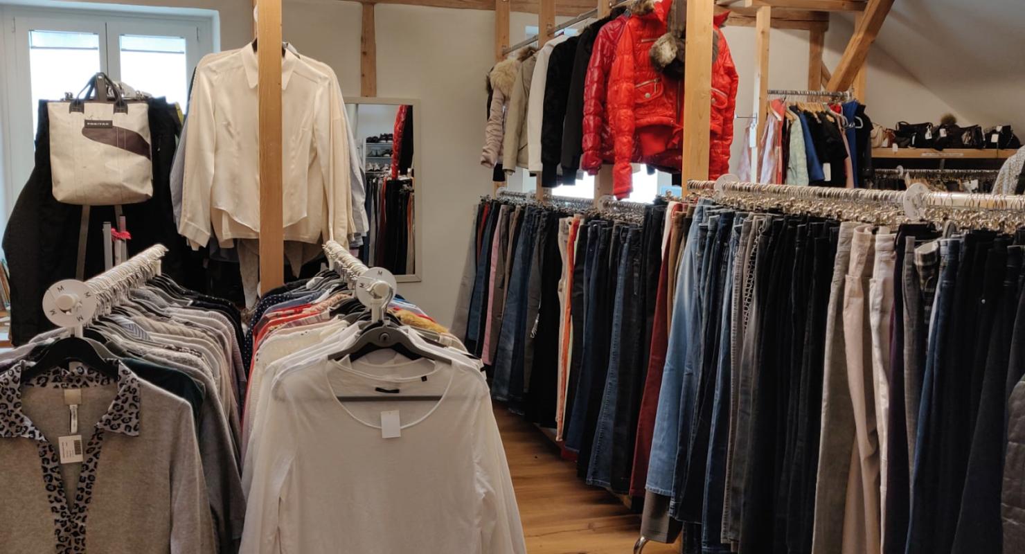 Börse Zumikon - Sa Öffnungszeiten: jeden zweiten und letzten Sa im Monat - Vêtements de seconde main in Zurich