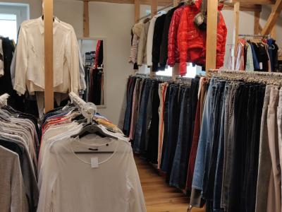 Börse Zumikon - Sa Öffnungszeiten: jeden zweiten und letzten Sa im Monat - Abbigliamento di seconda mano in Zurigo