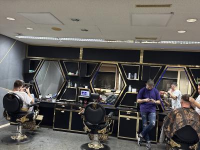 Coiffure Eurostyle - Abbigliamento di seconda mano in Zurigo