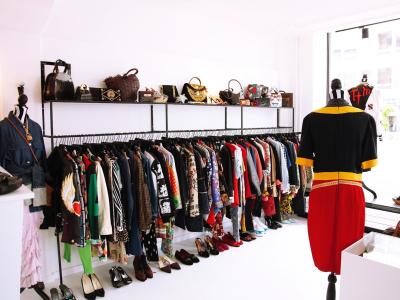 love at the bus stop - Abbigliamento di seconda mano in Zurigo