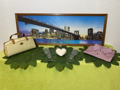 Brocki Insel | Nimm dir Zeit für Nachhaltigkeit - Abbigliamento di seconda mano in Zurigo