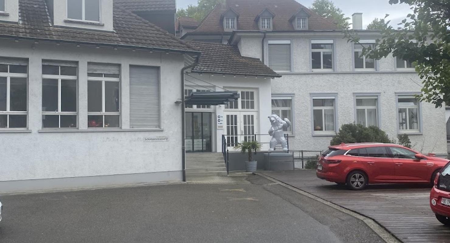 AYAYAY Secondhand - Second-Hand-Kleidung in Basel-Land