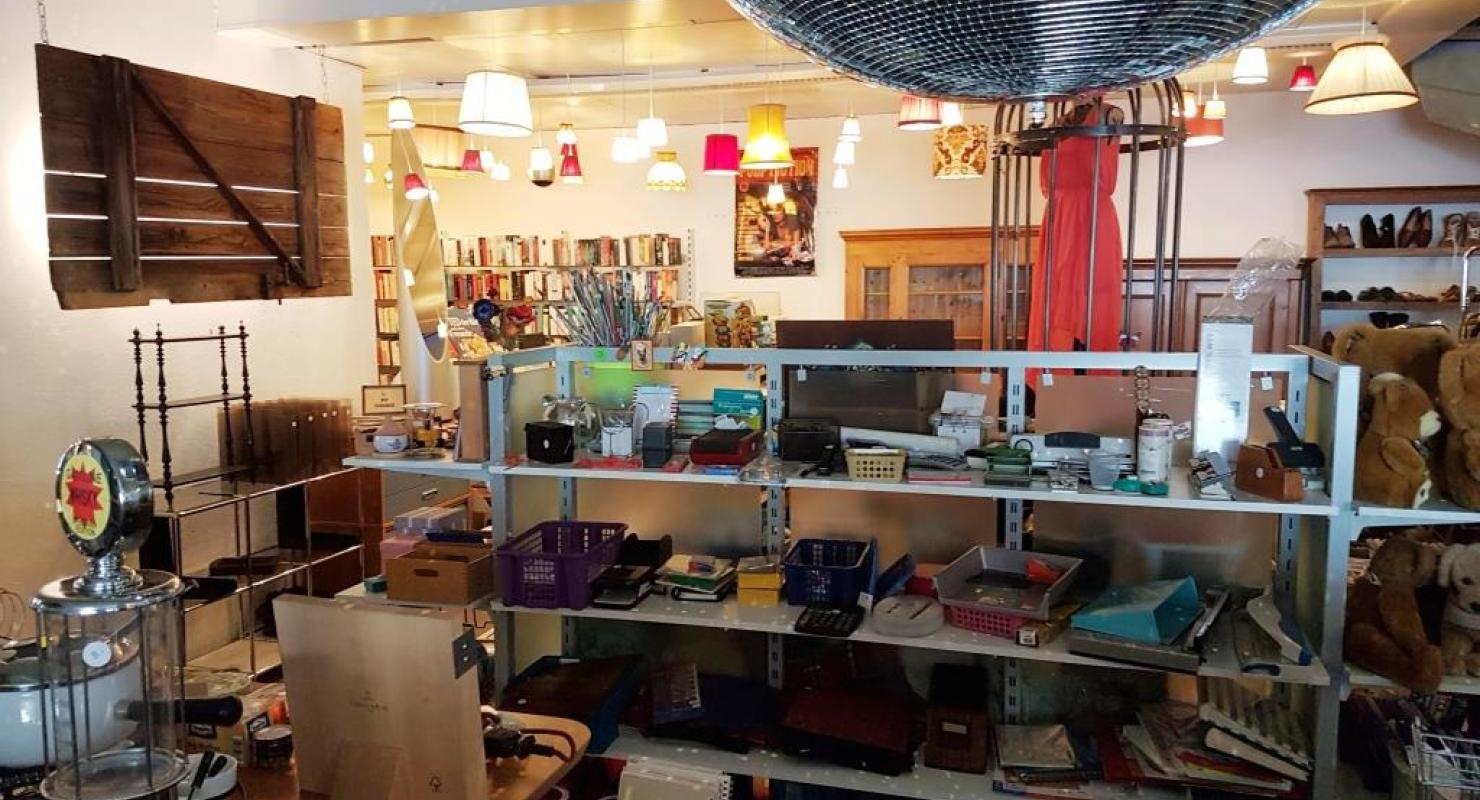 Jäger und Sammler Brockenhaus - Second-hand Clothing in Basel-Land